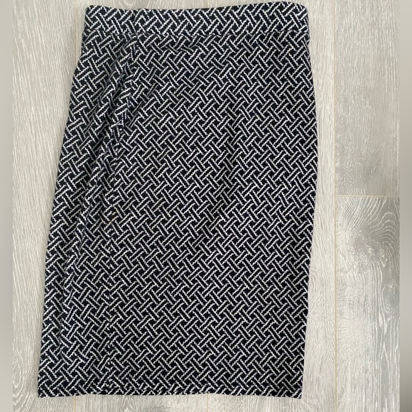 LA HEARTS PENCIL SKIRT 💟 - Picture 3 of 3